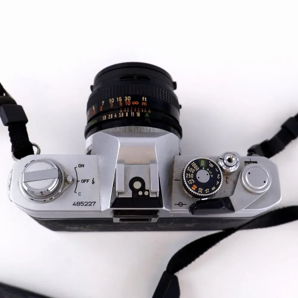 Canon FTb QL 35mm SLR Film Camera w Canon FD 50mm f/1.8 Lens Vintage Japan